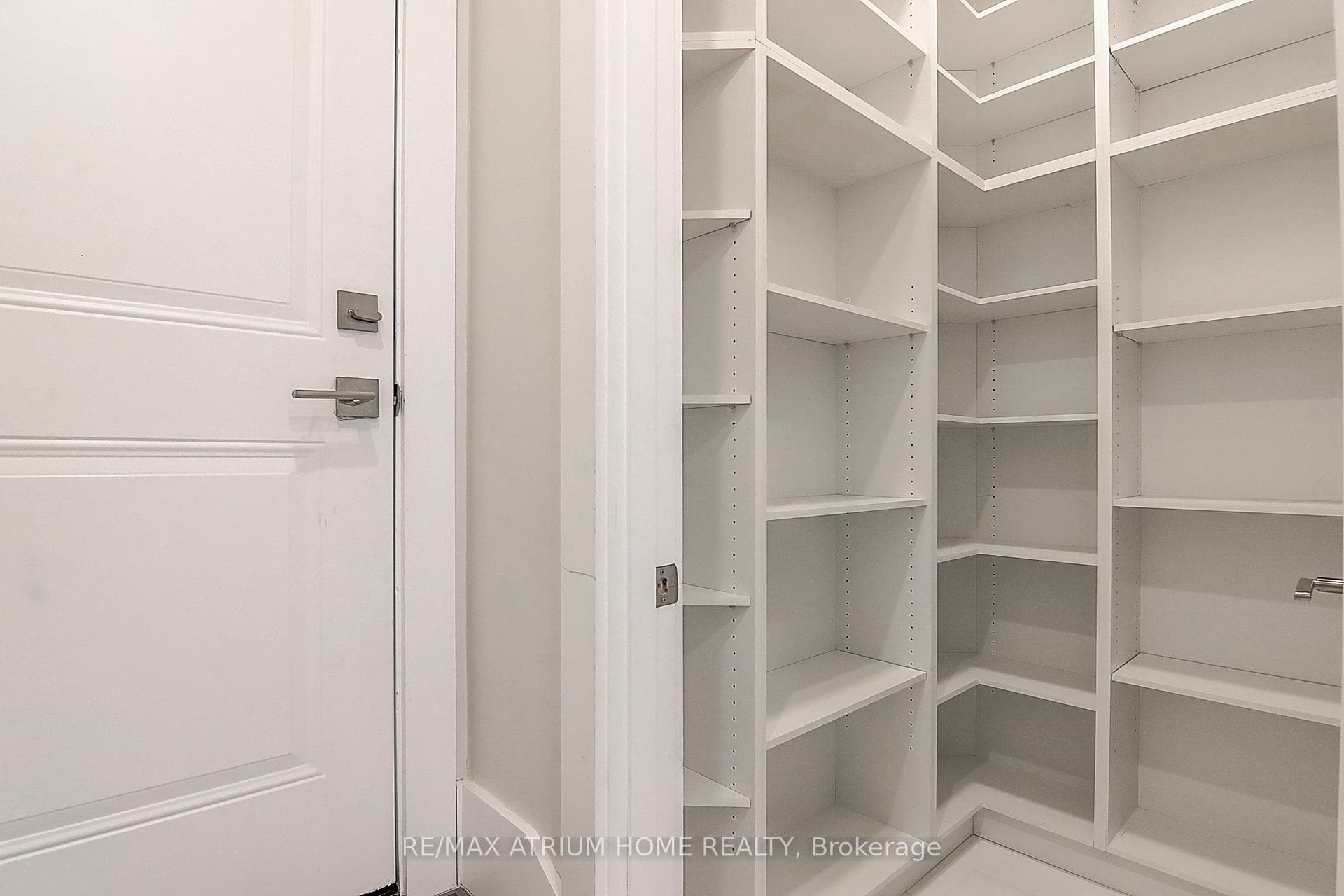 58 Larabee Crescent photo 18