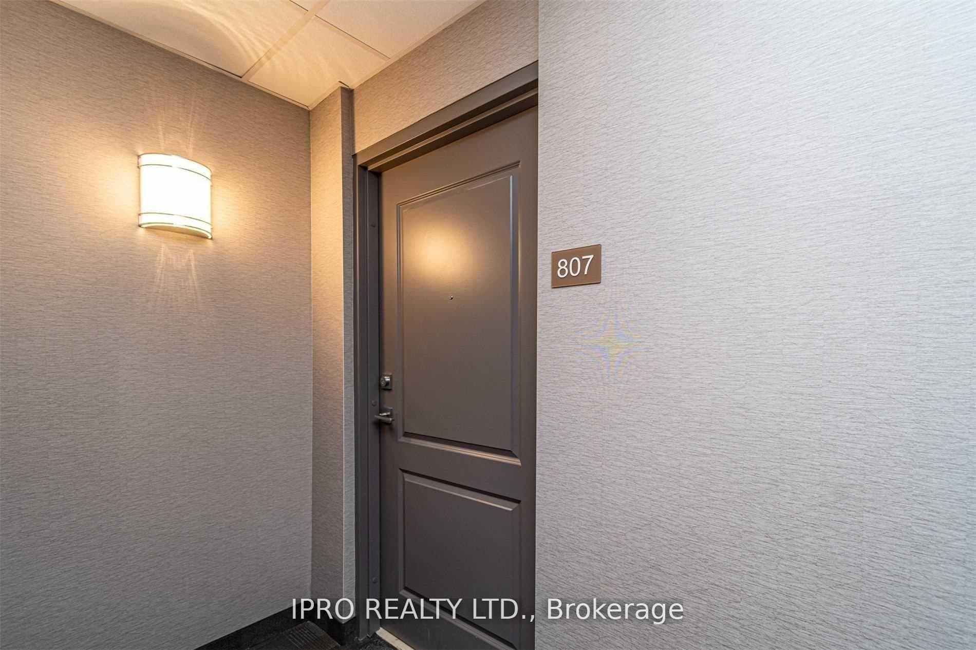 81 Robinson Street Unit 807 photo 5