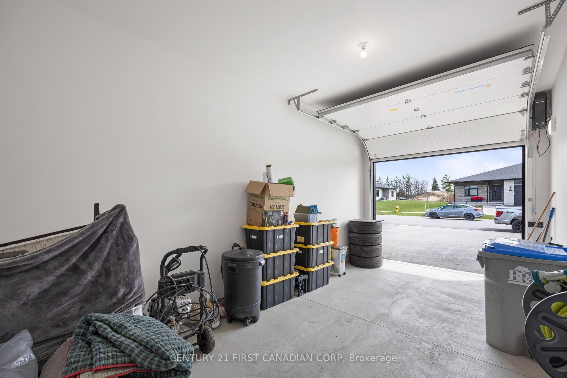 100 Rowe Avenue photo 34