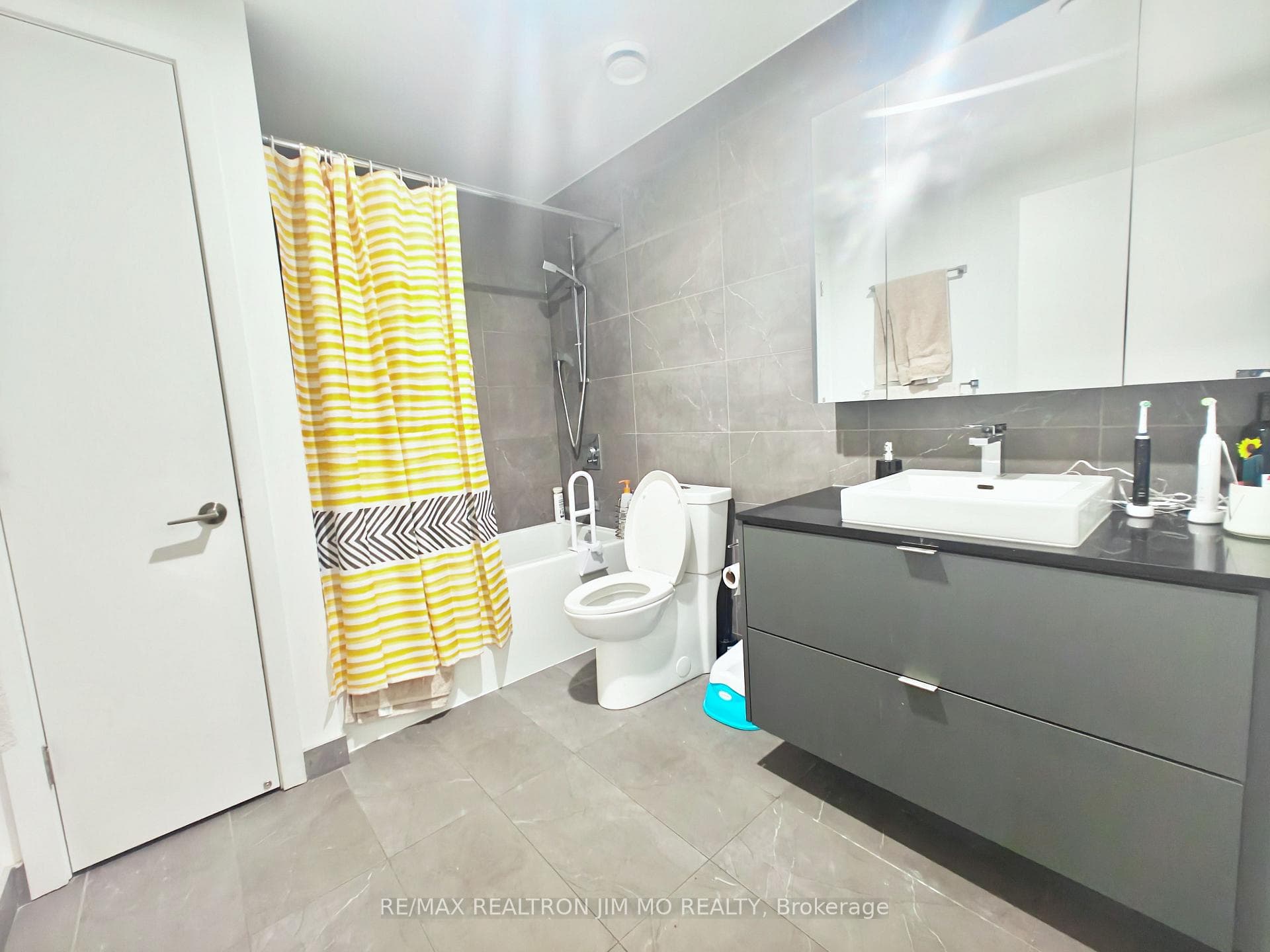 7 Smith Crescent Unit 617 photo 10
