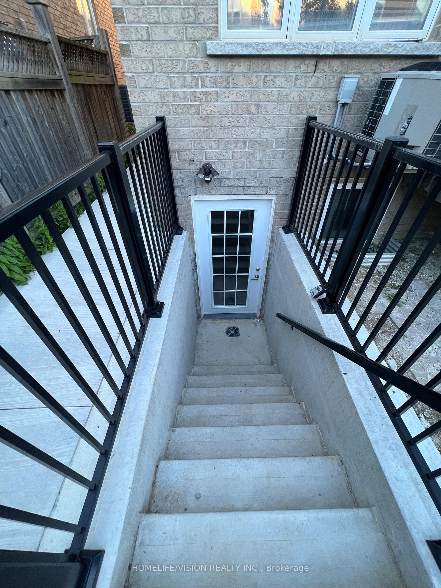 3282 Sunlight Street Unit Lower photo 2