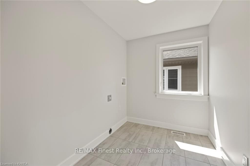 20 PARK Crescent photo 32