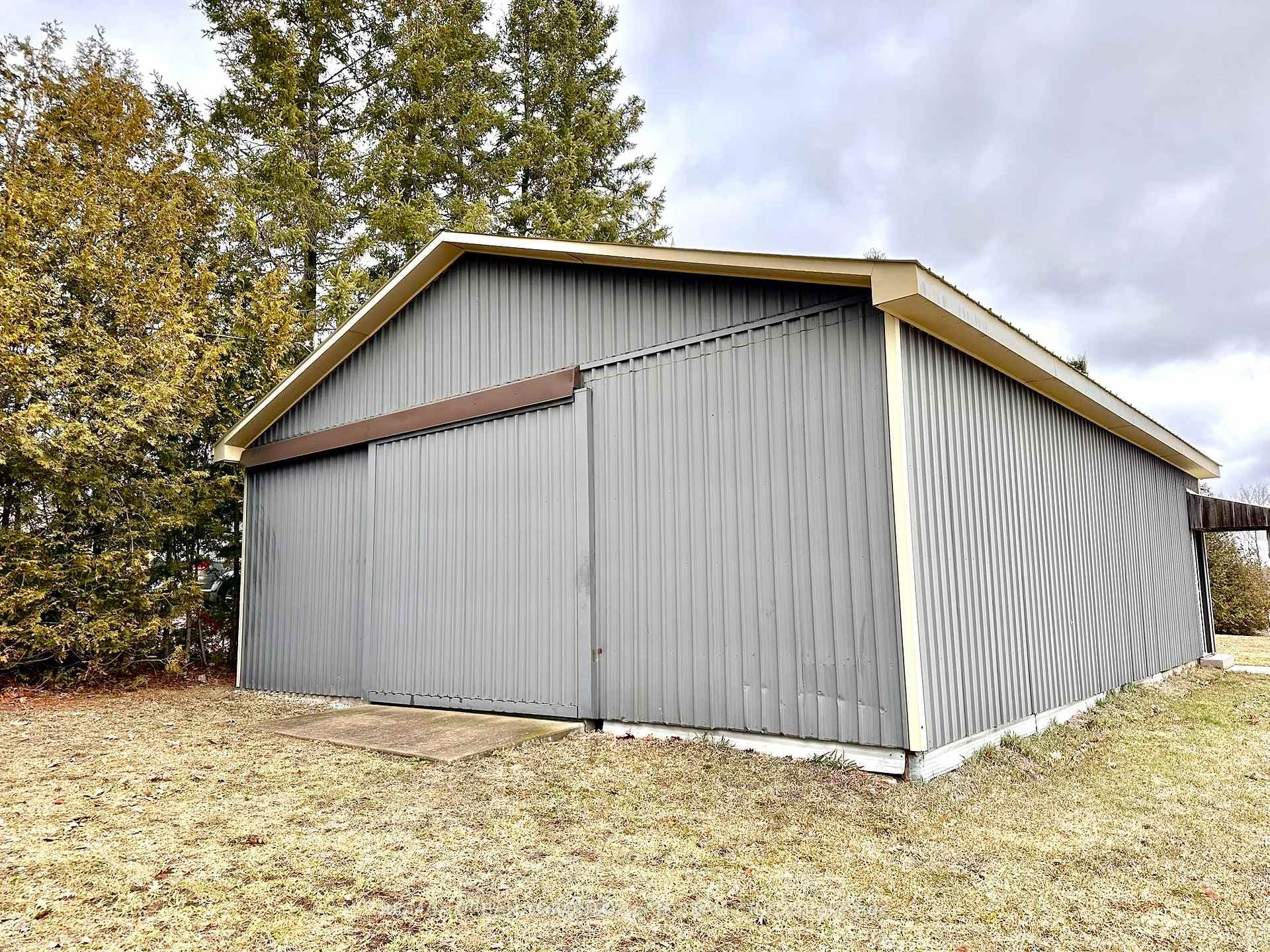 414 NORTH LINE Road photo 16