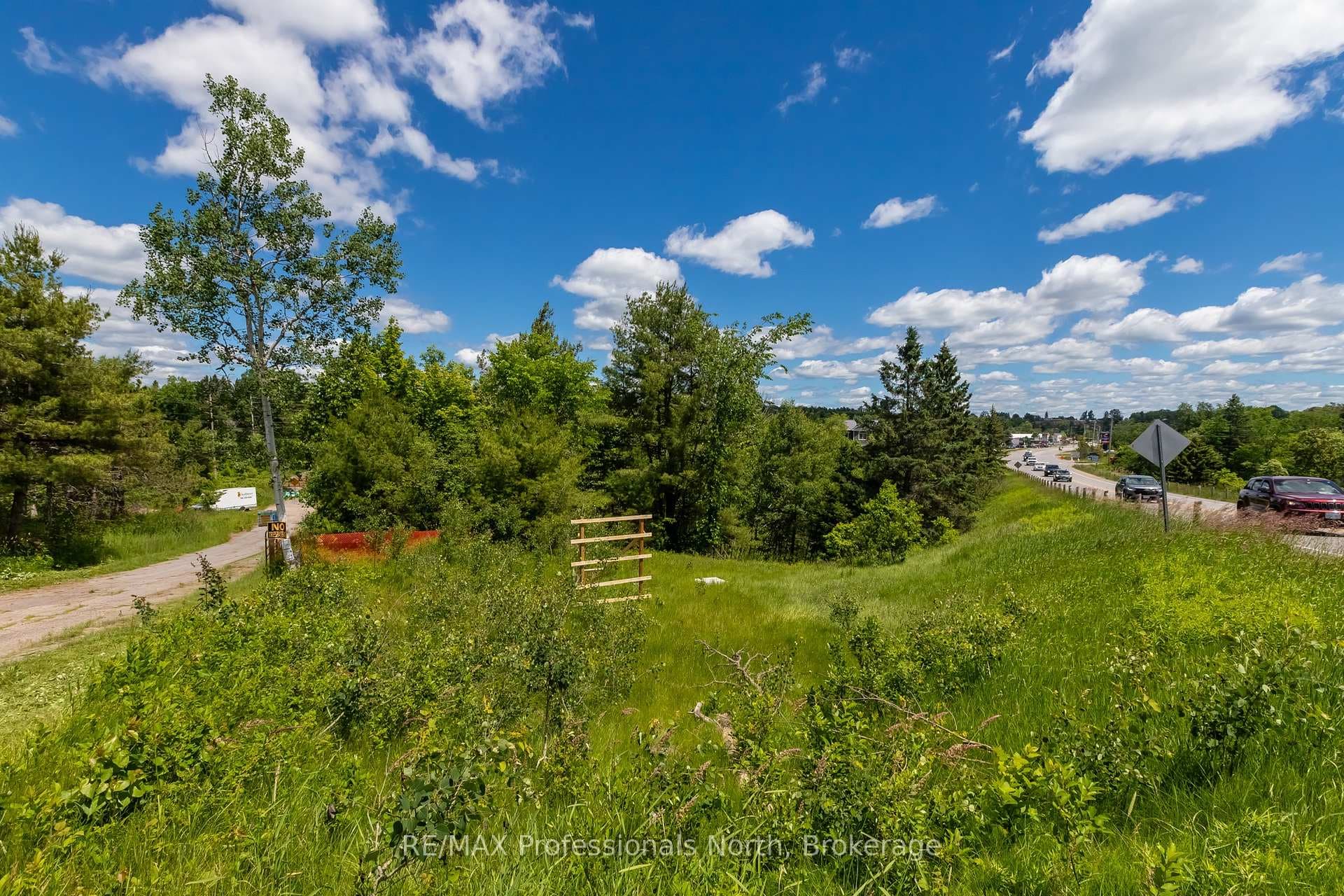 551 Muskoka 118 Road photo 11