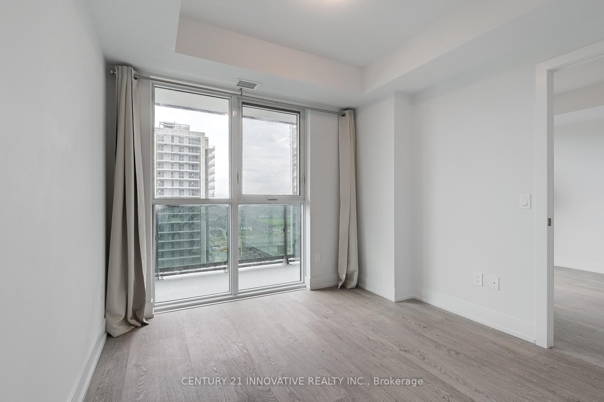 2550 Simcoe Street Unit 1209 photo 9