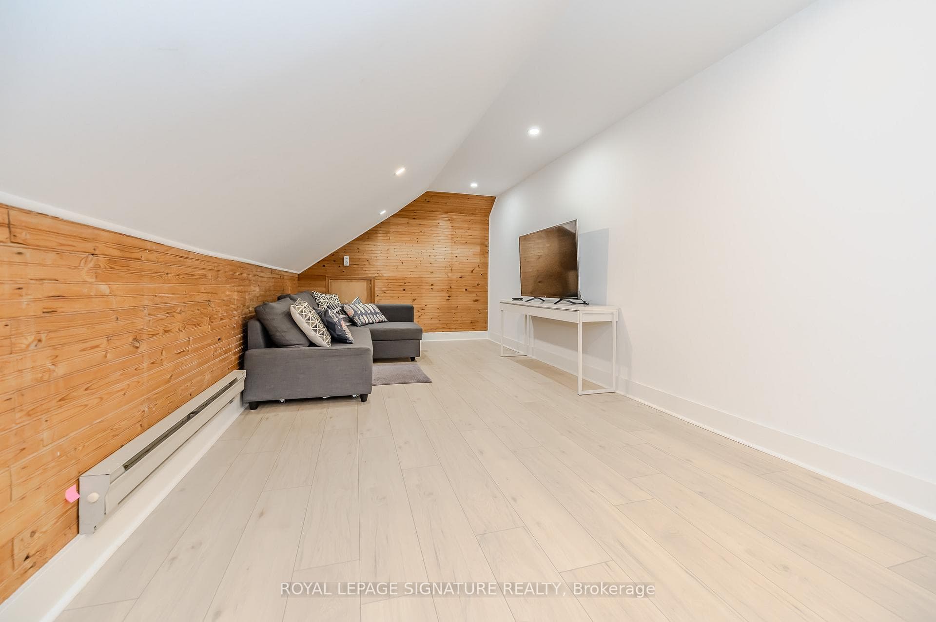 30 Rich Avenue photo 32