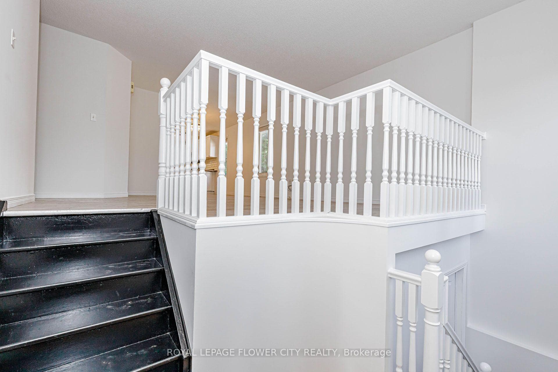 47 QUEENSWAY Drive photo 10