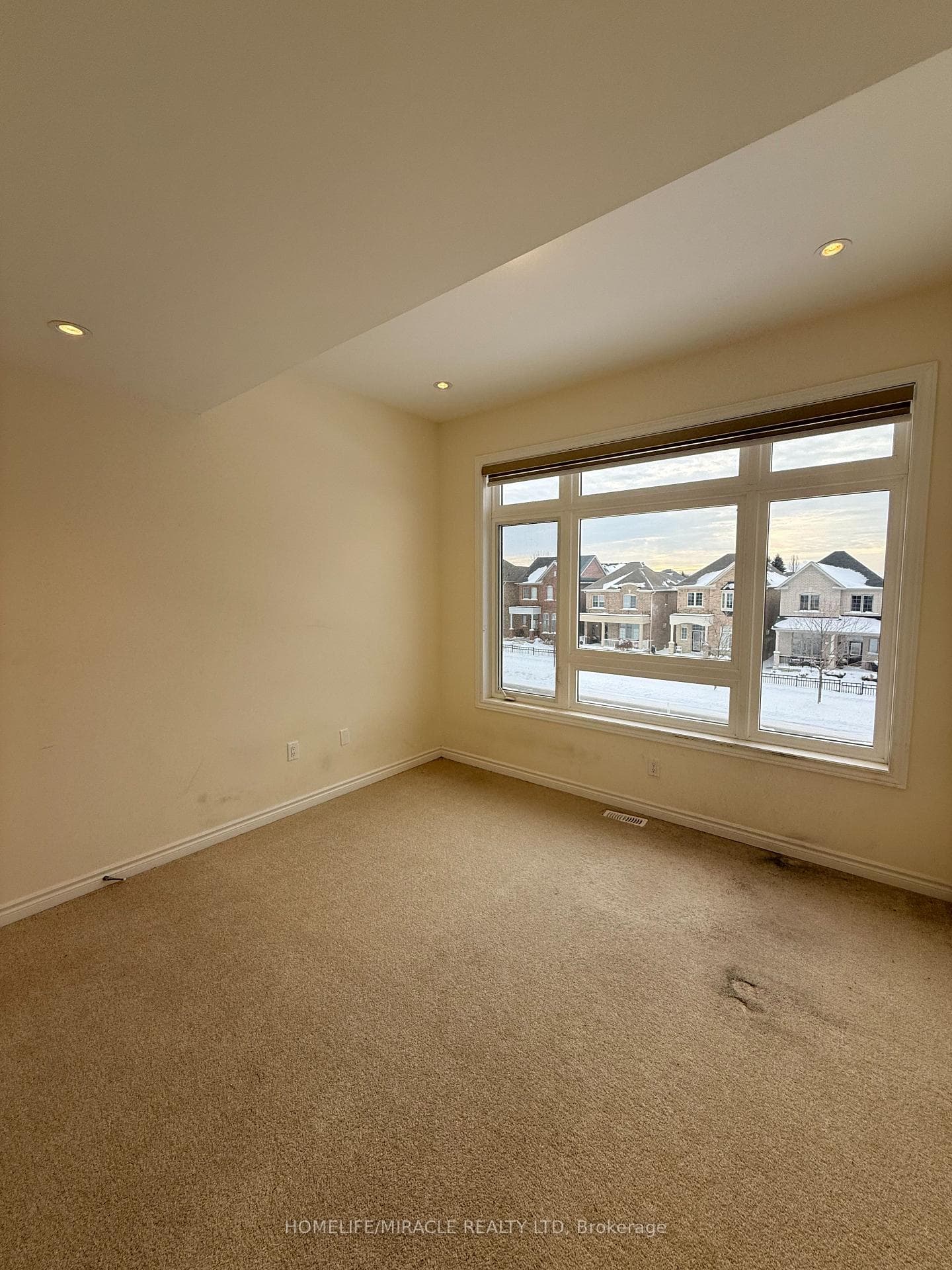 27 Mountainside Crescent photo 23