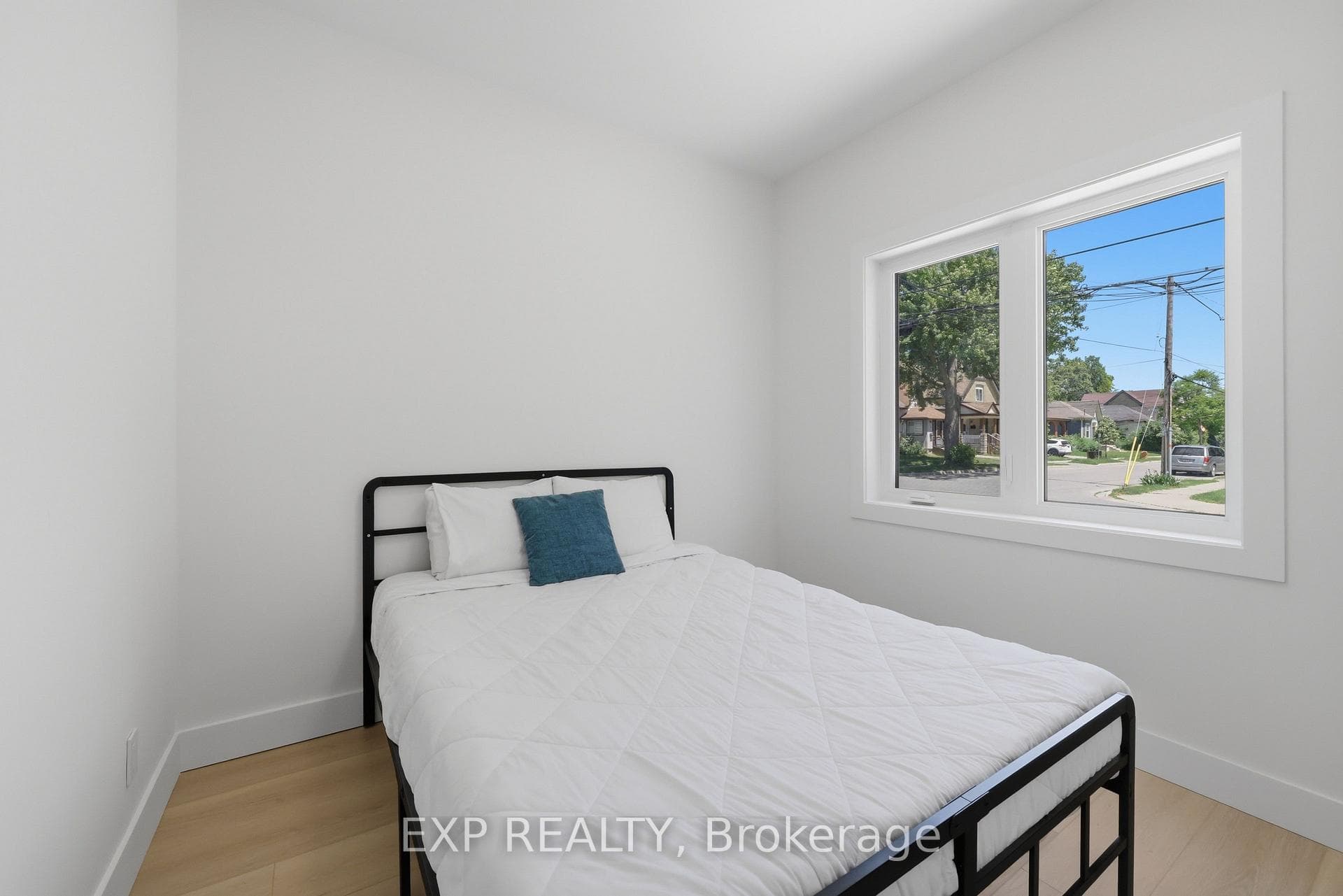 571 Elizabeth Street photo 20