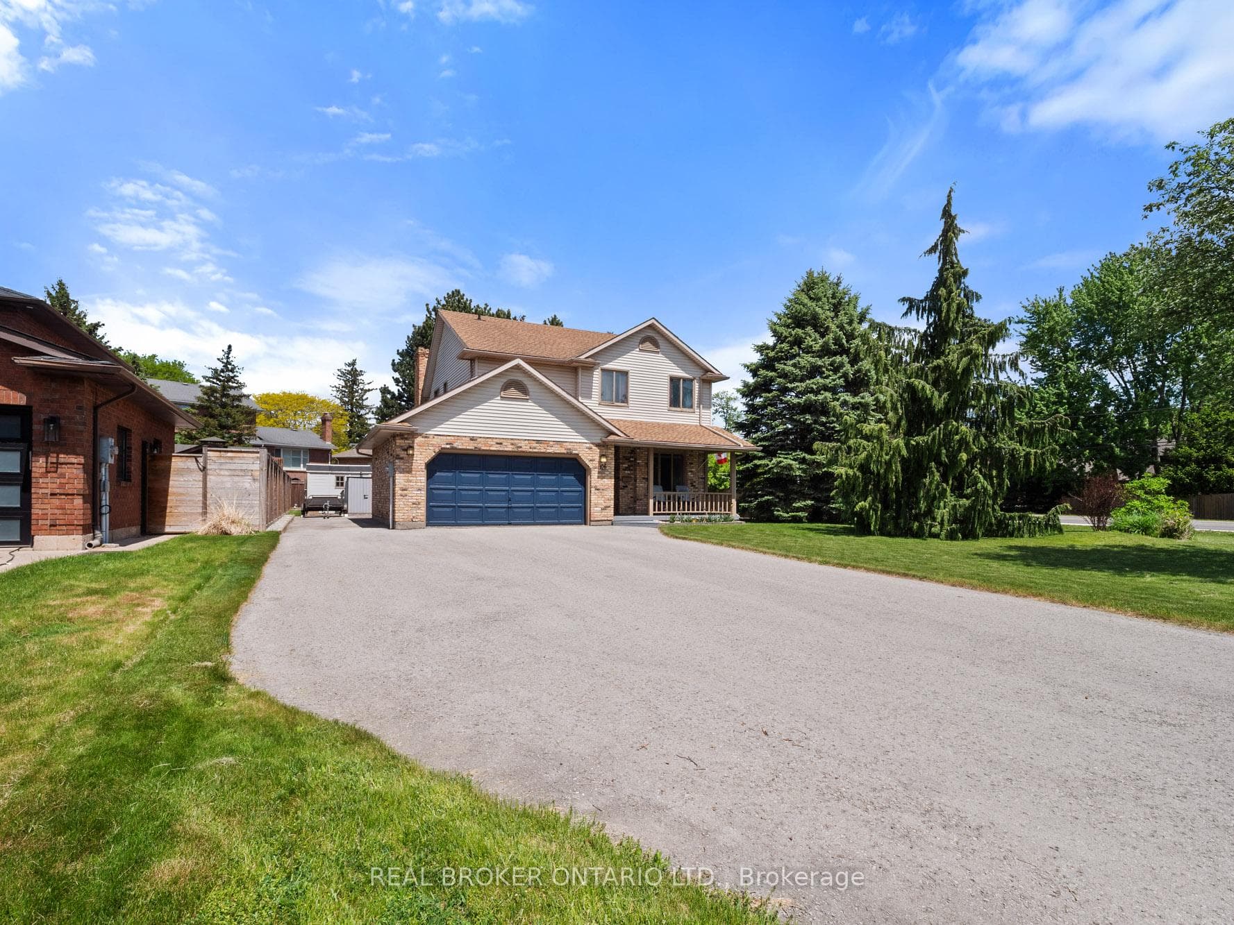 106 Spruceside Crescent photo 38