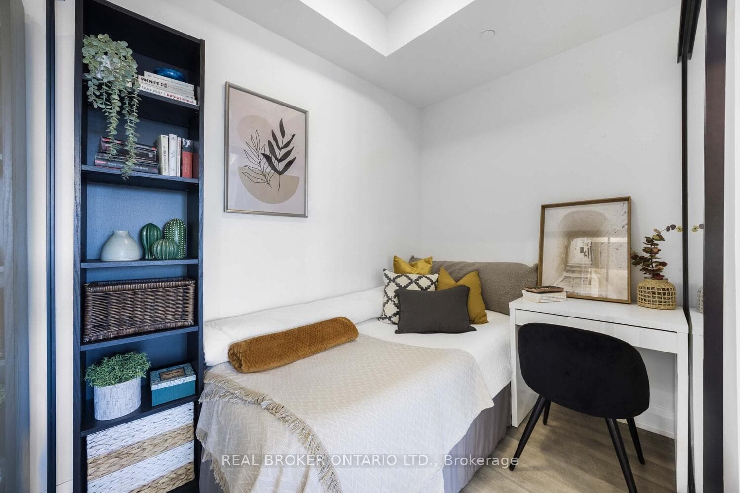 2369 Danforth Avenue Unit 210 photo 21