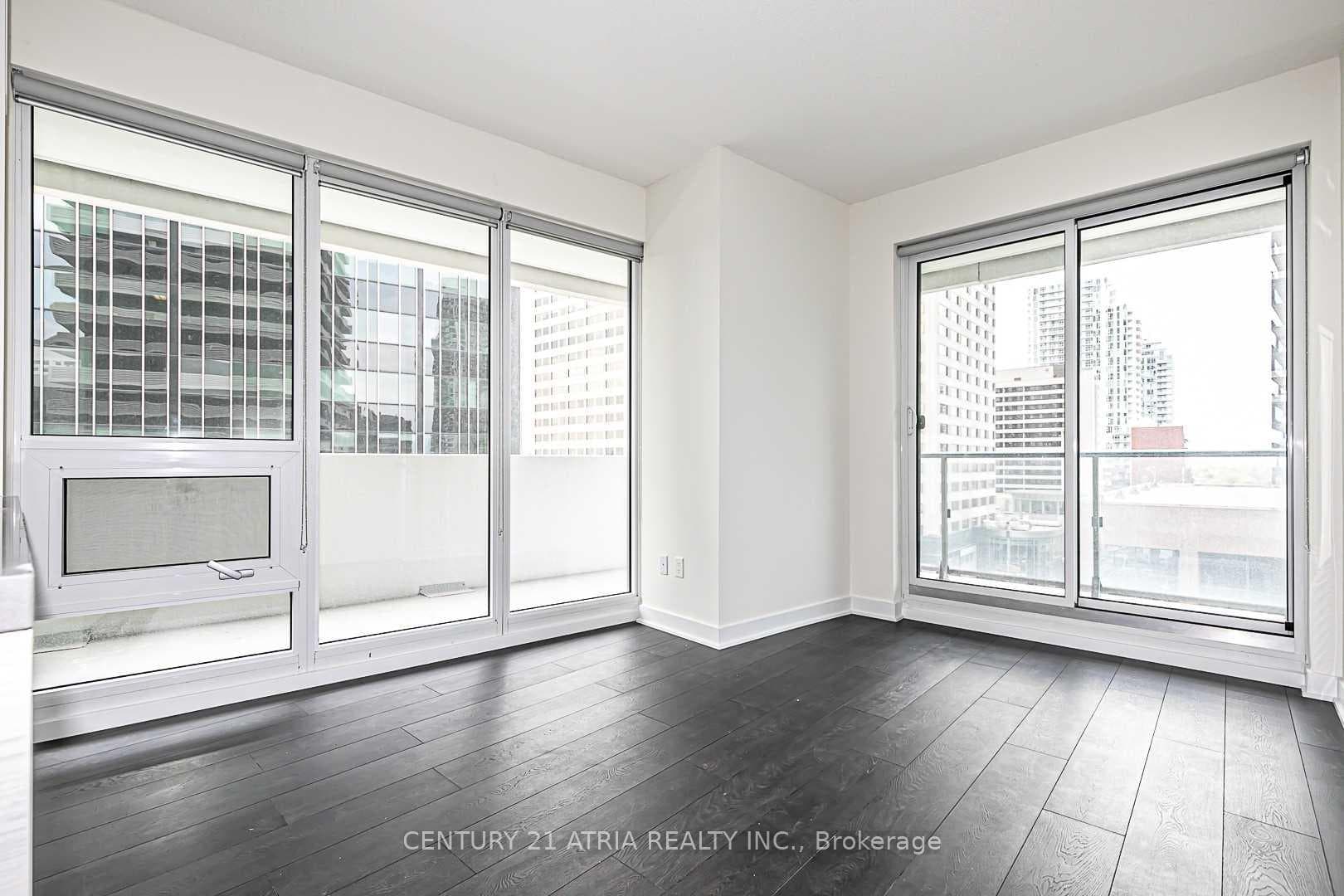 2221 Yonge Street Unit 909 photo 11