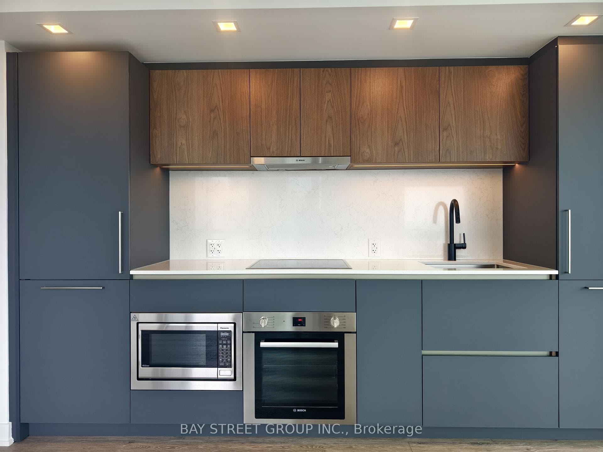 609 Sherbourne Street Unit 2409 photo 7