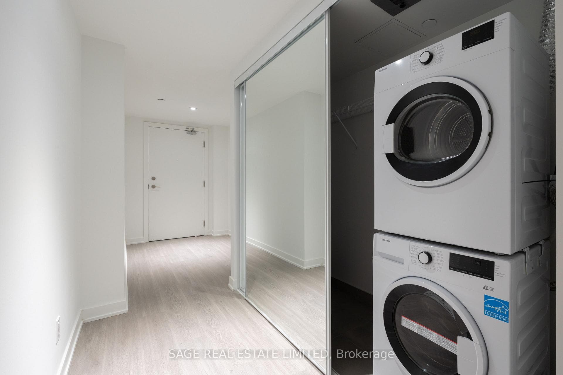 8 Wellesley Street Unit 807 photo 17