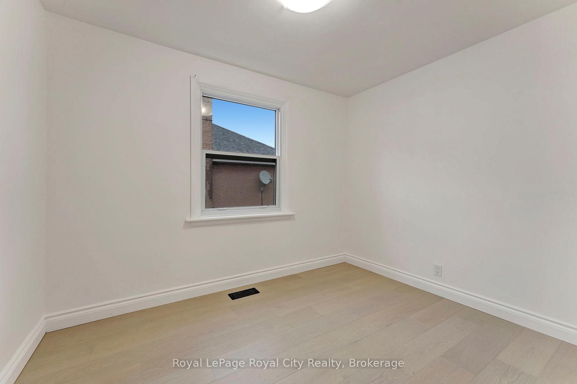 379 East 27th Street photo 10