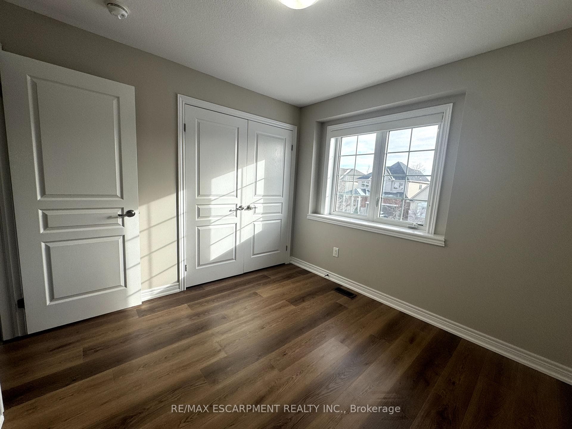 145 Echovalley Drive photo 22