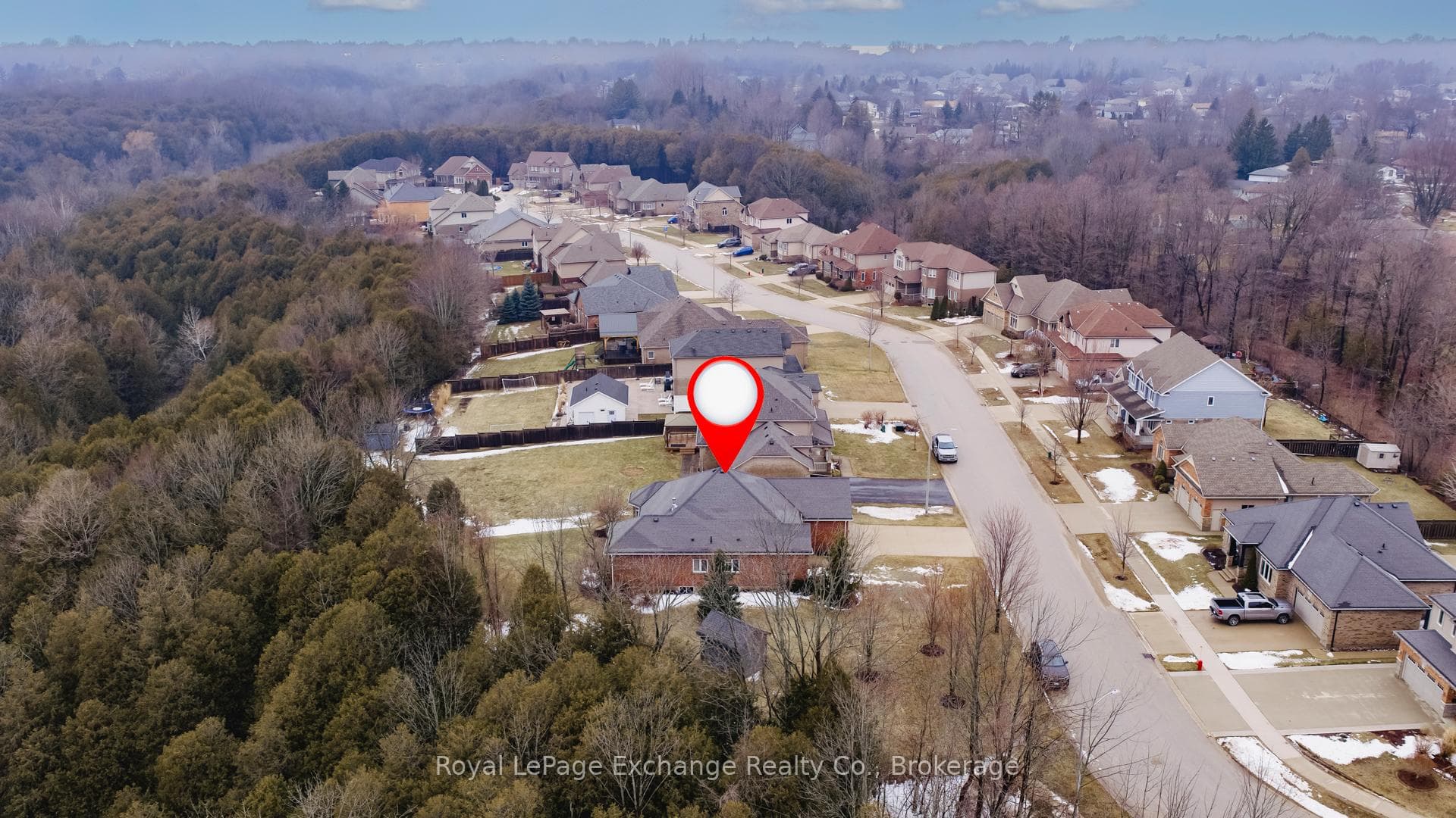 592 Hunter Street photo 4