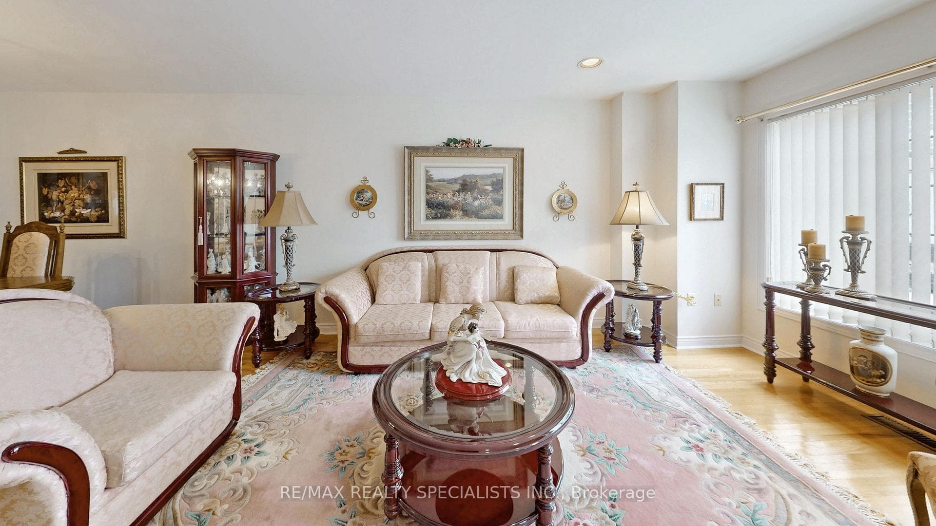 953 Dupont Street photo 6