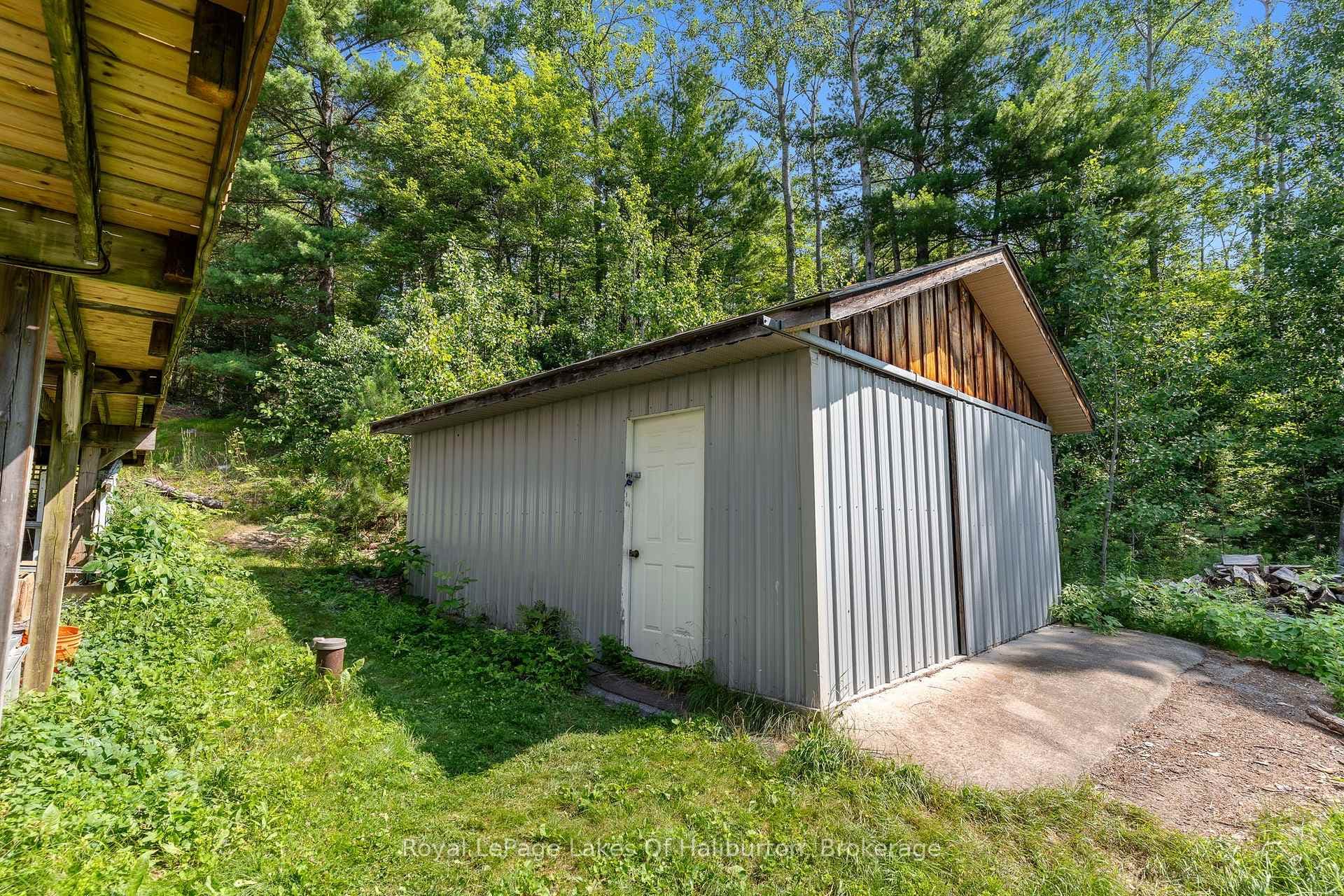 1329 Gelert Road photo 29