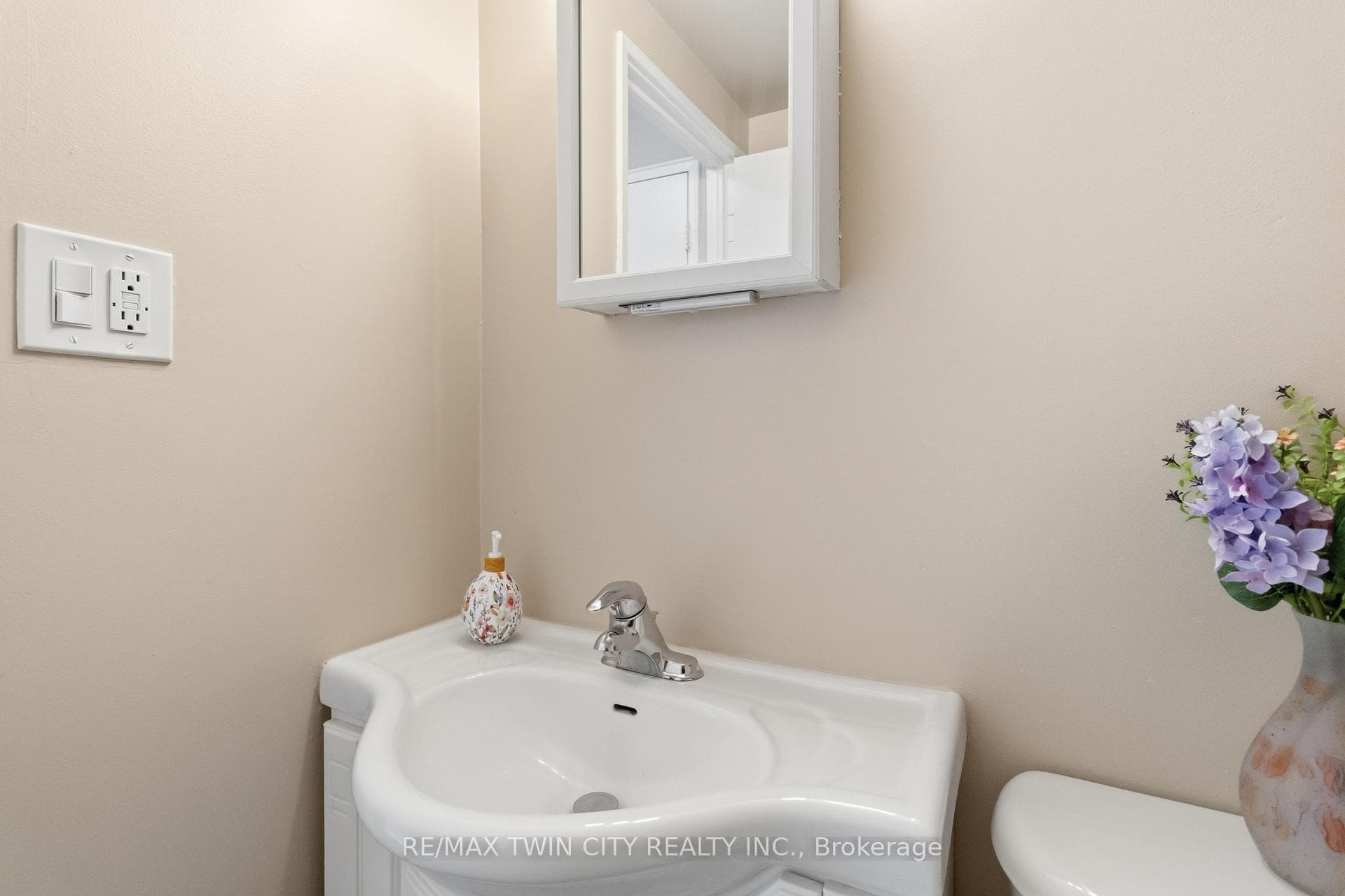 87 St George Street Unit 305 photo 13