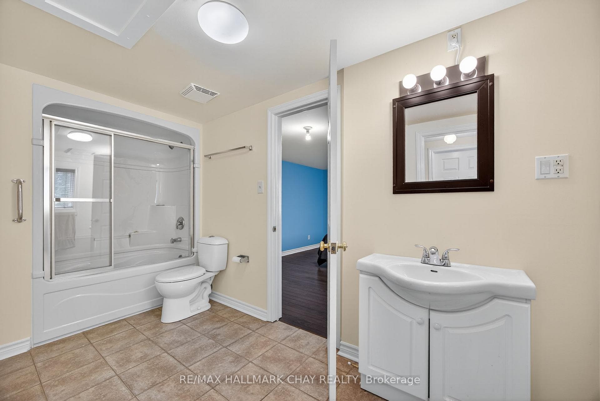 99 Sproule Drive photo 32