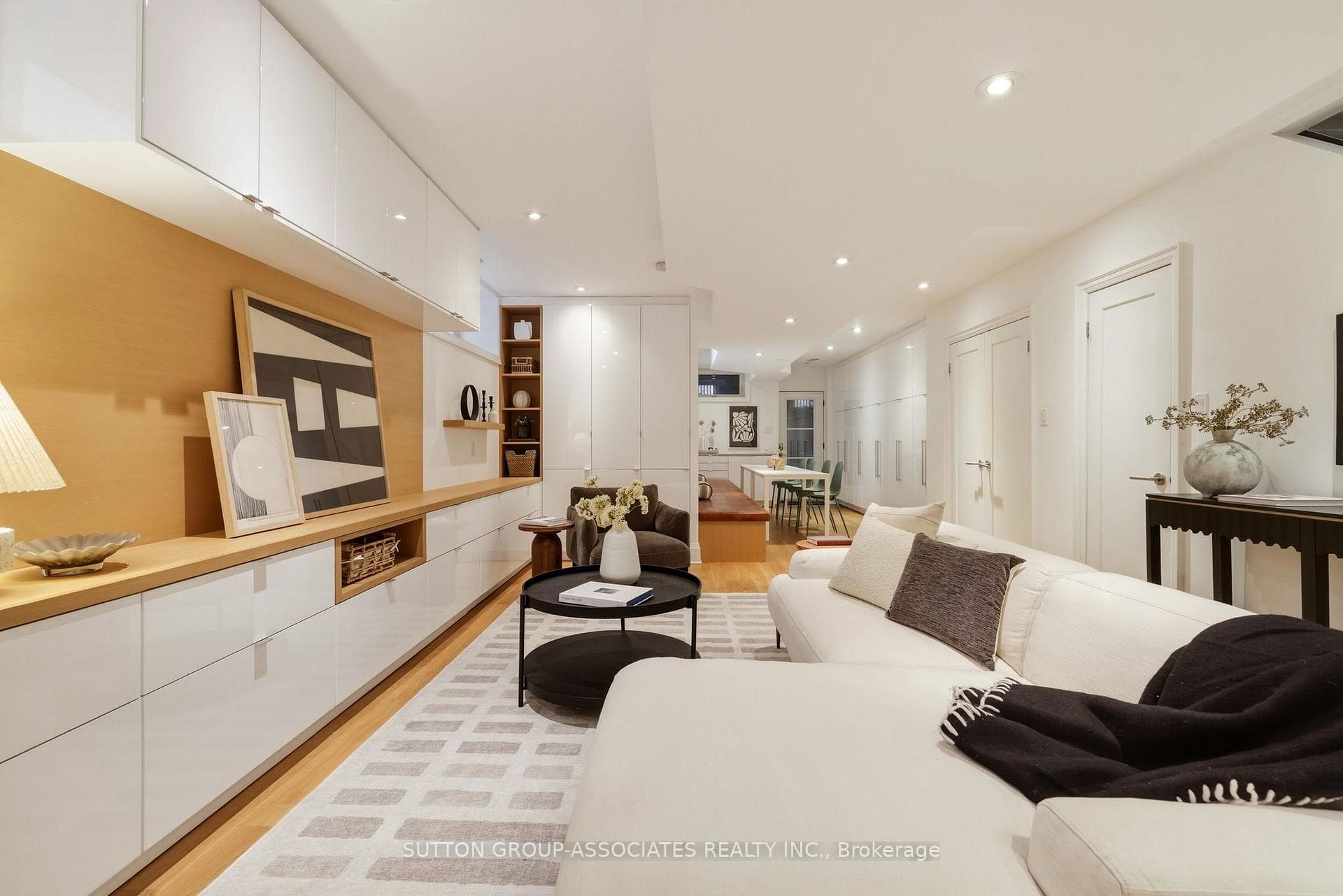 204 Beatrice Street photo 36
