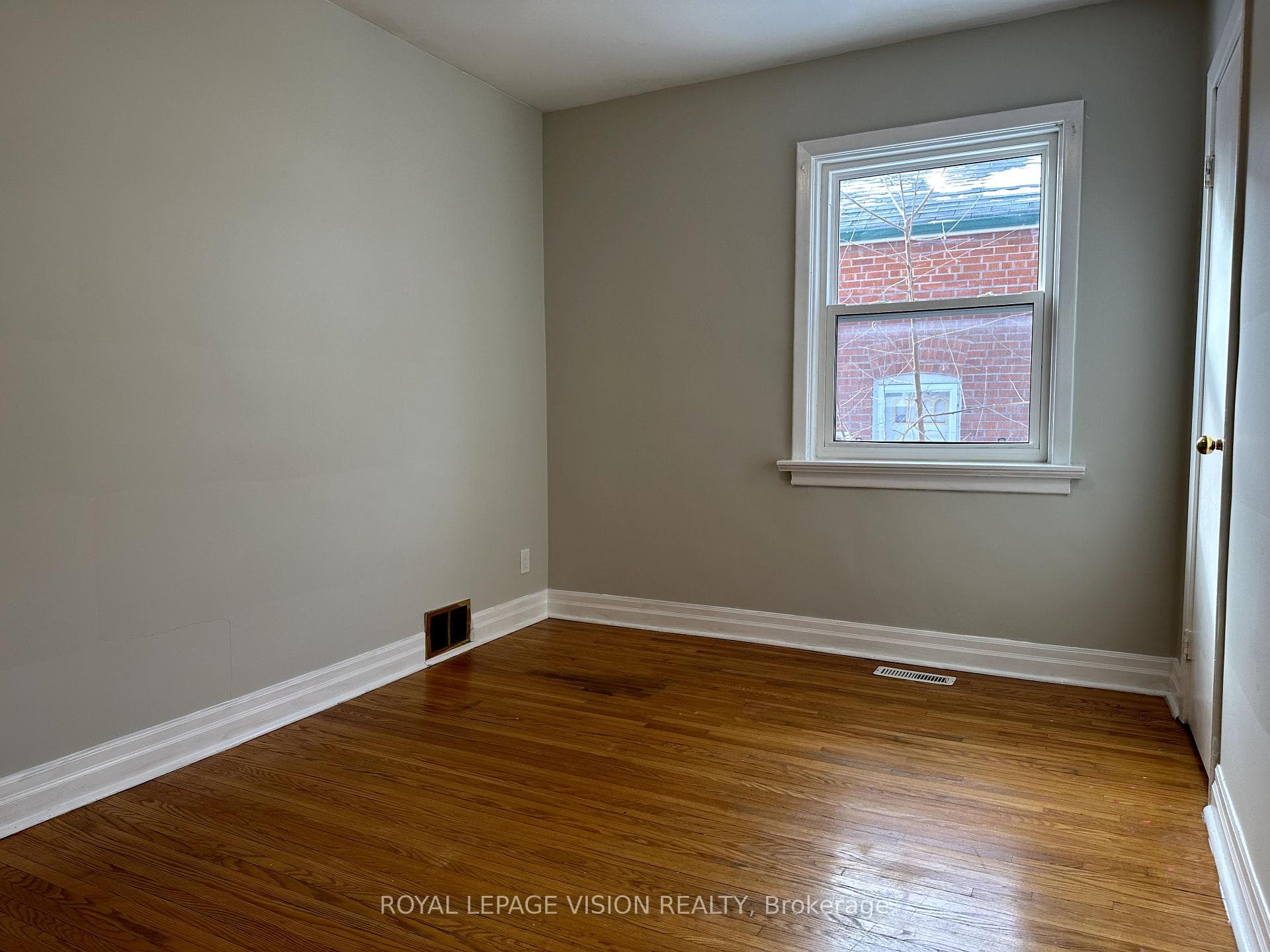 96 Foxridge Drive photo 4