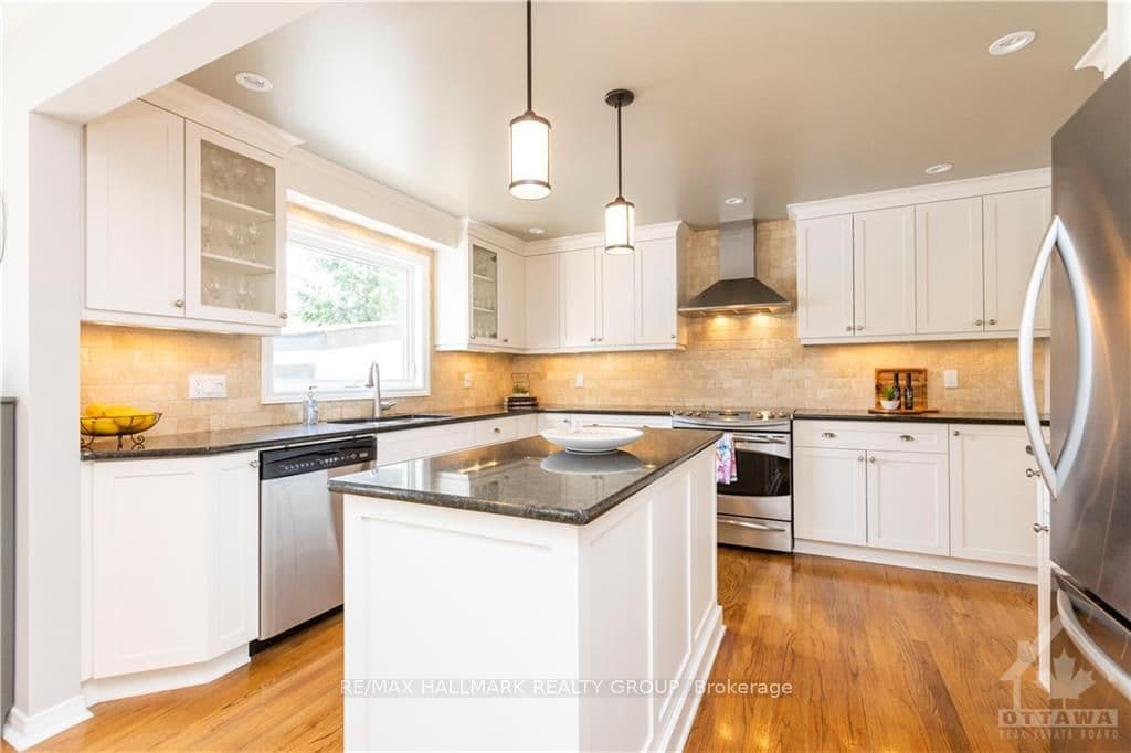 1630 DES RAVINS Place photo 10