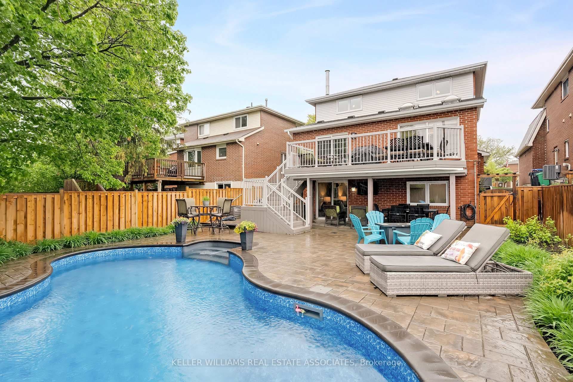 6931 Hickling Crescent photo 34
