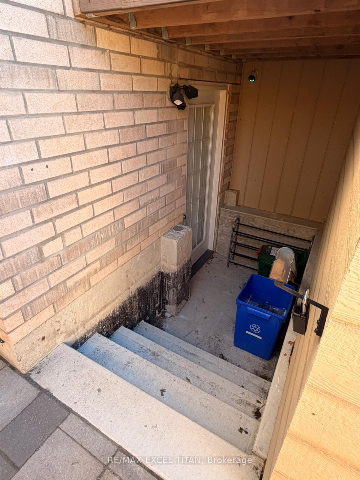 460 Mactier Drive photo 11
