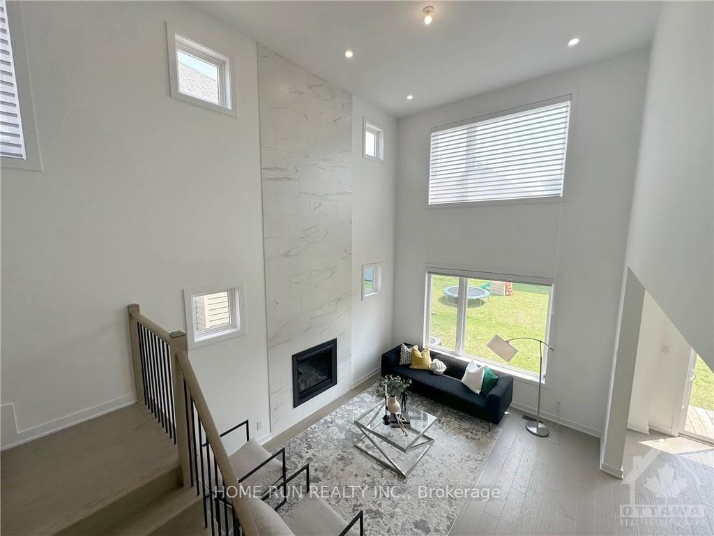 67 VICEROY Mews photo 15