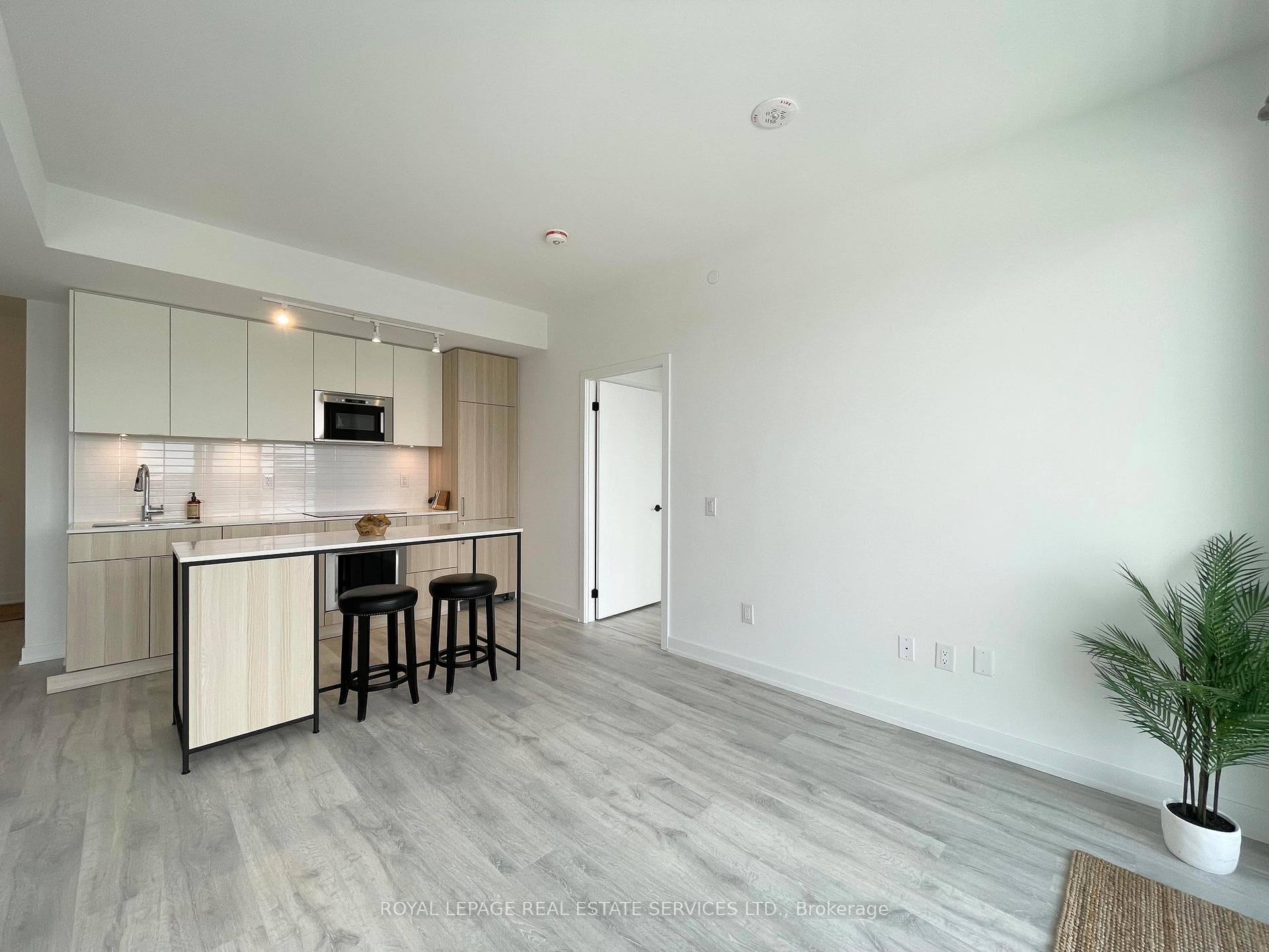 220 Missinnihe Way Unit 601 photo 7