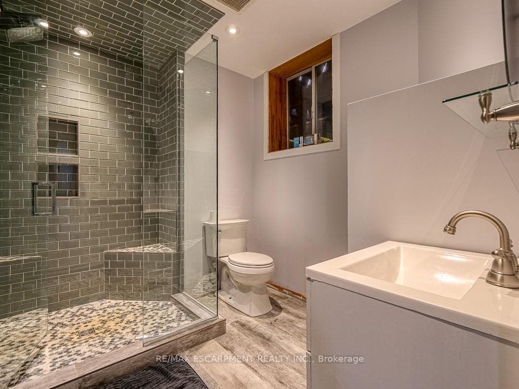 4 Rosemarie Boulevard photo 26