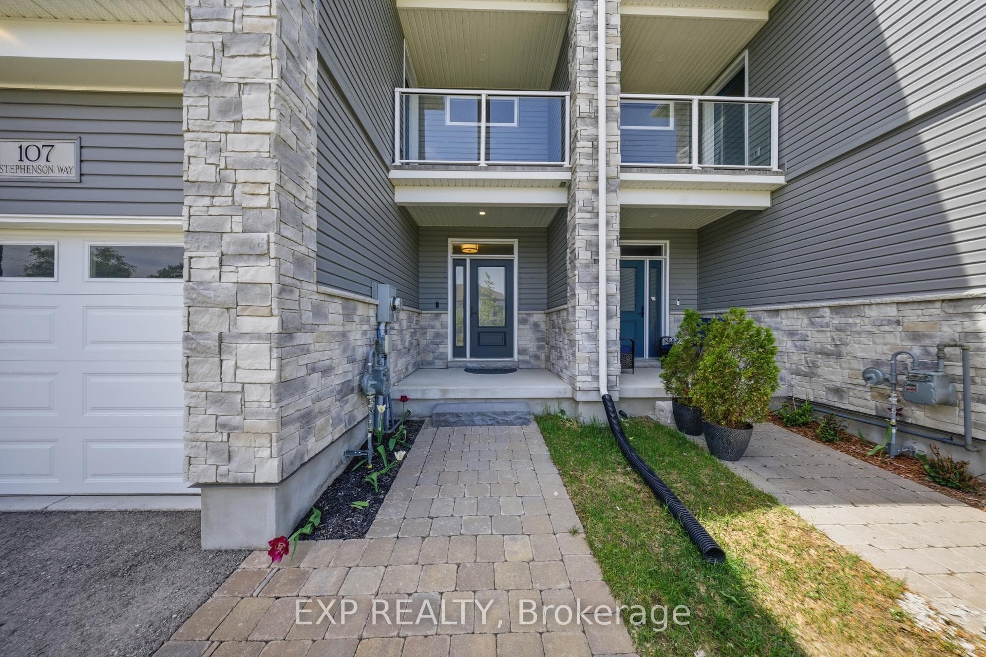 107 Stephenson Way photo 3