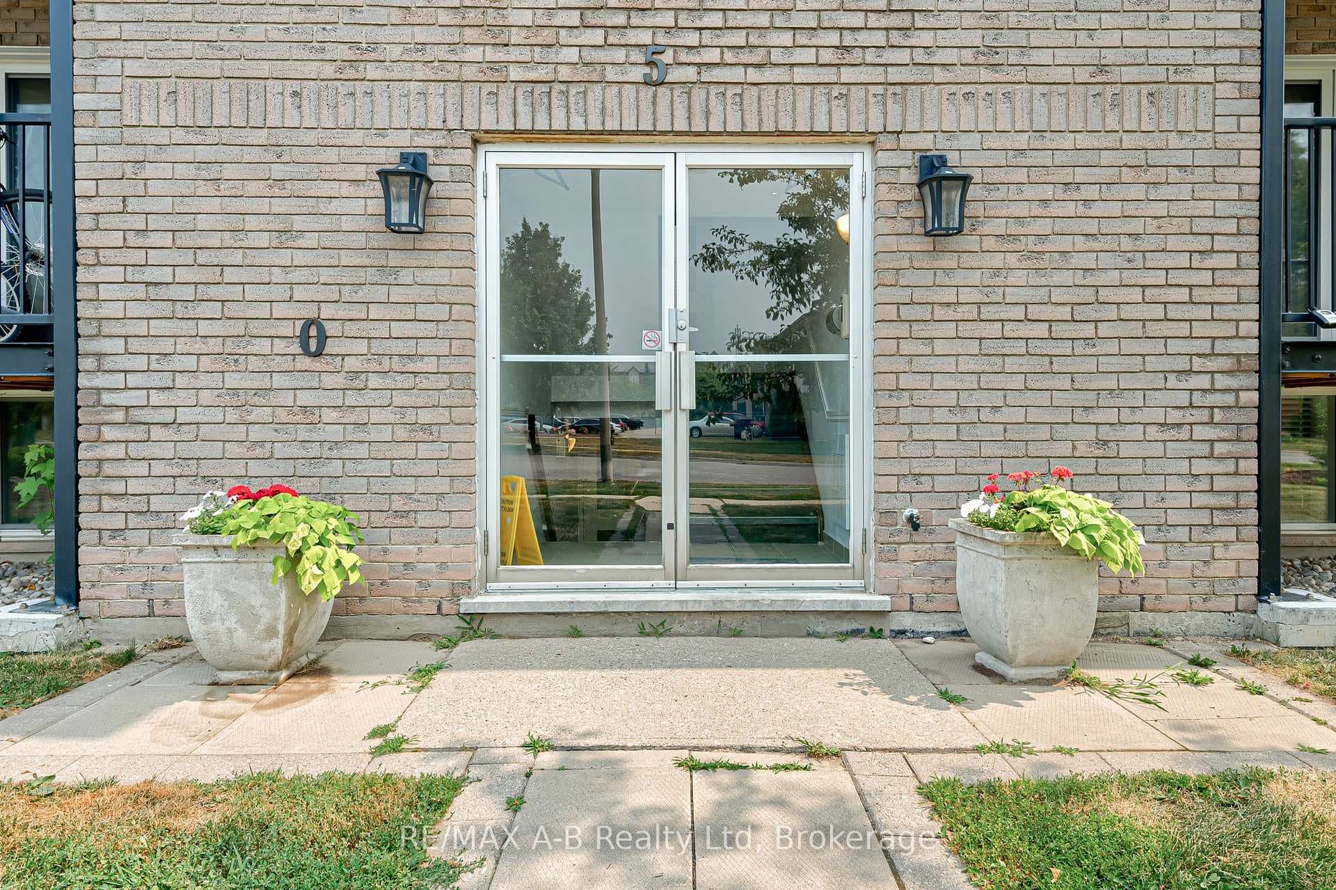 50 Campbell Court Unit 106 photo 3