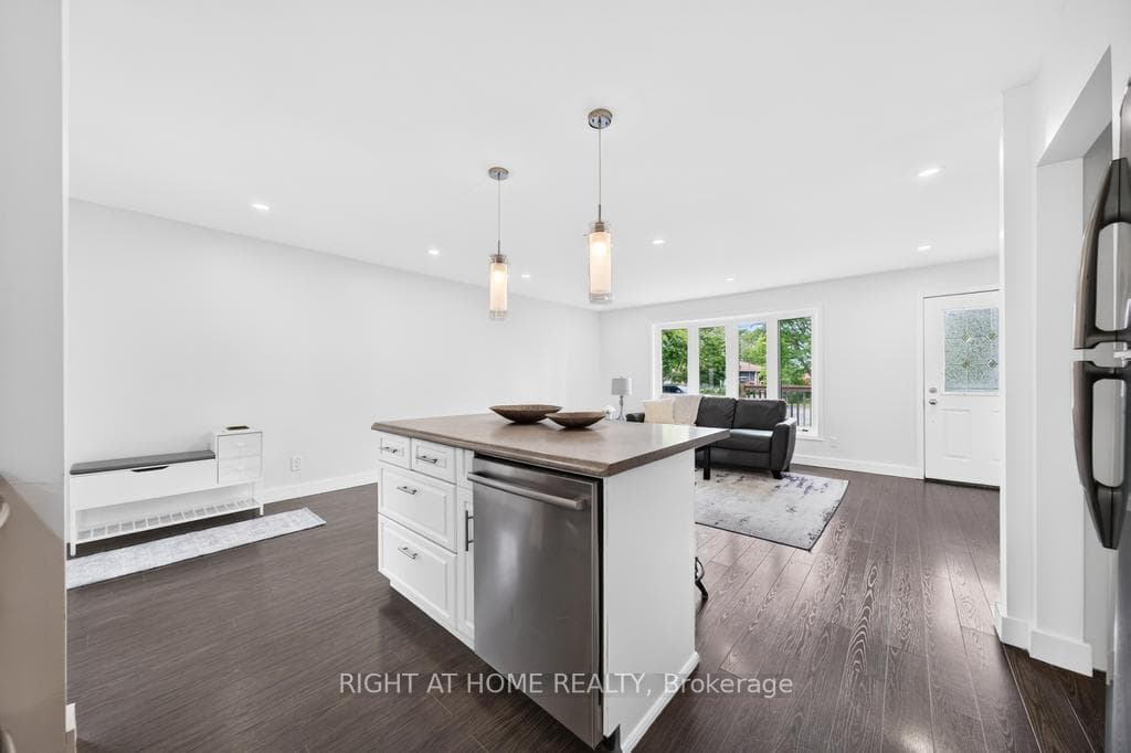 8 Acadia Crescent photo 15
