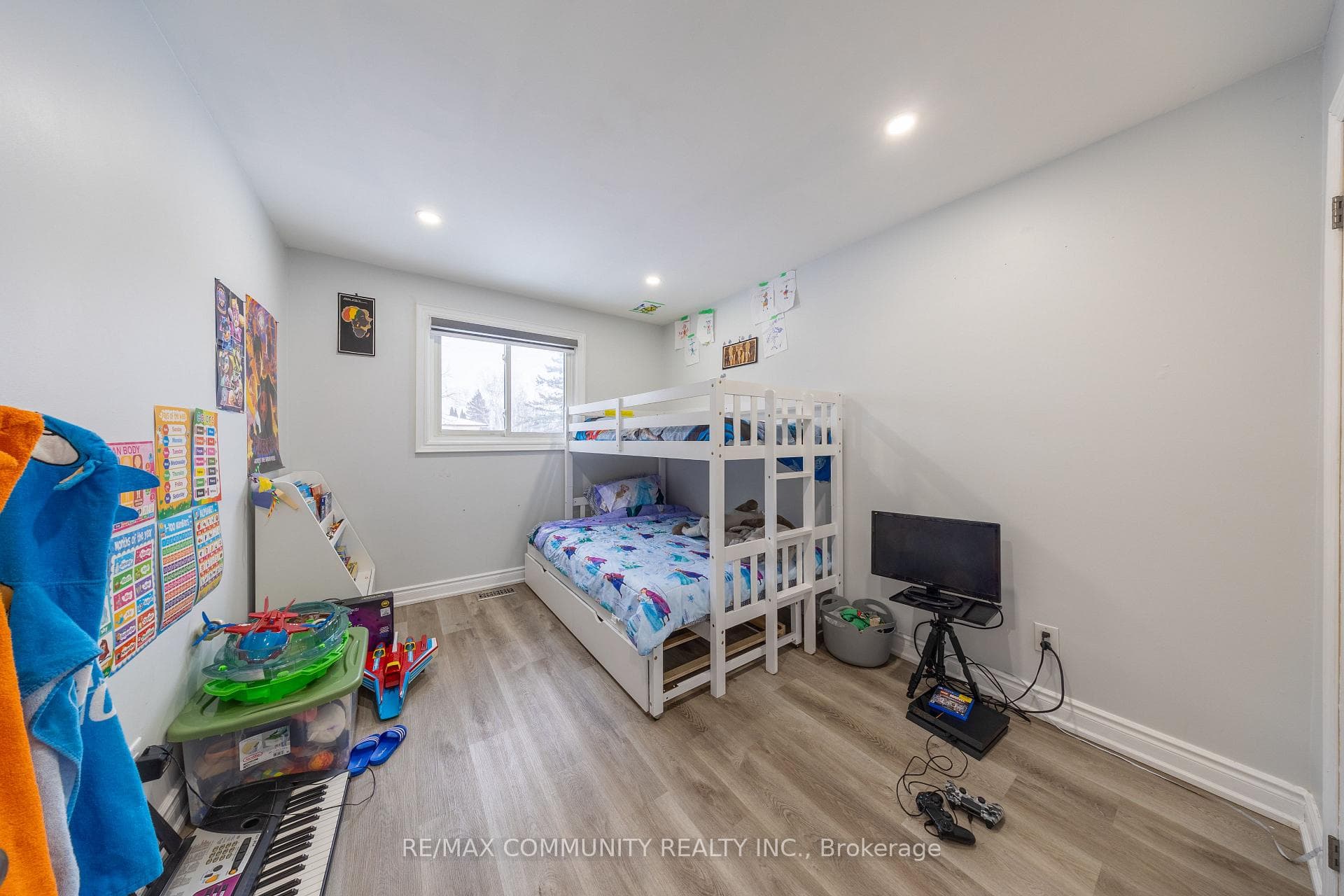 758 Lexington Street photo 17