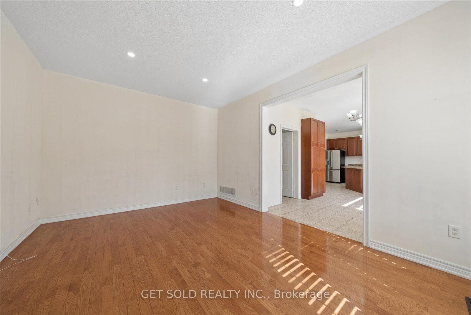 135 Earlsbridge Boulevard photo 21