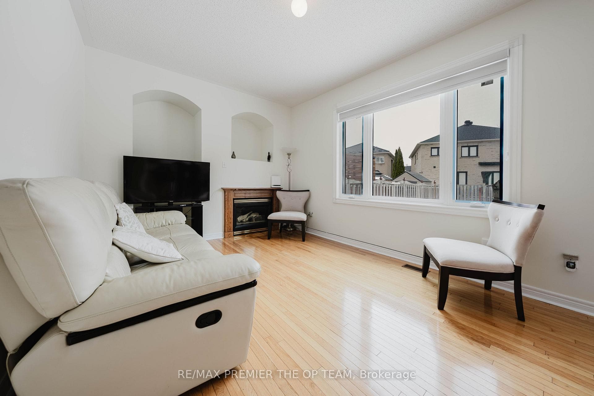 56 Wildberry Crescent photo 14