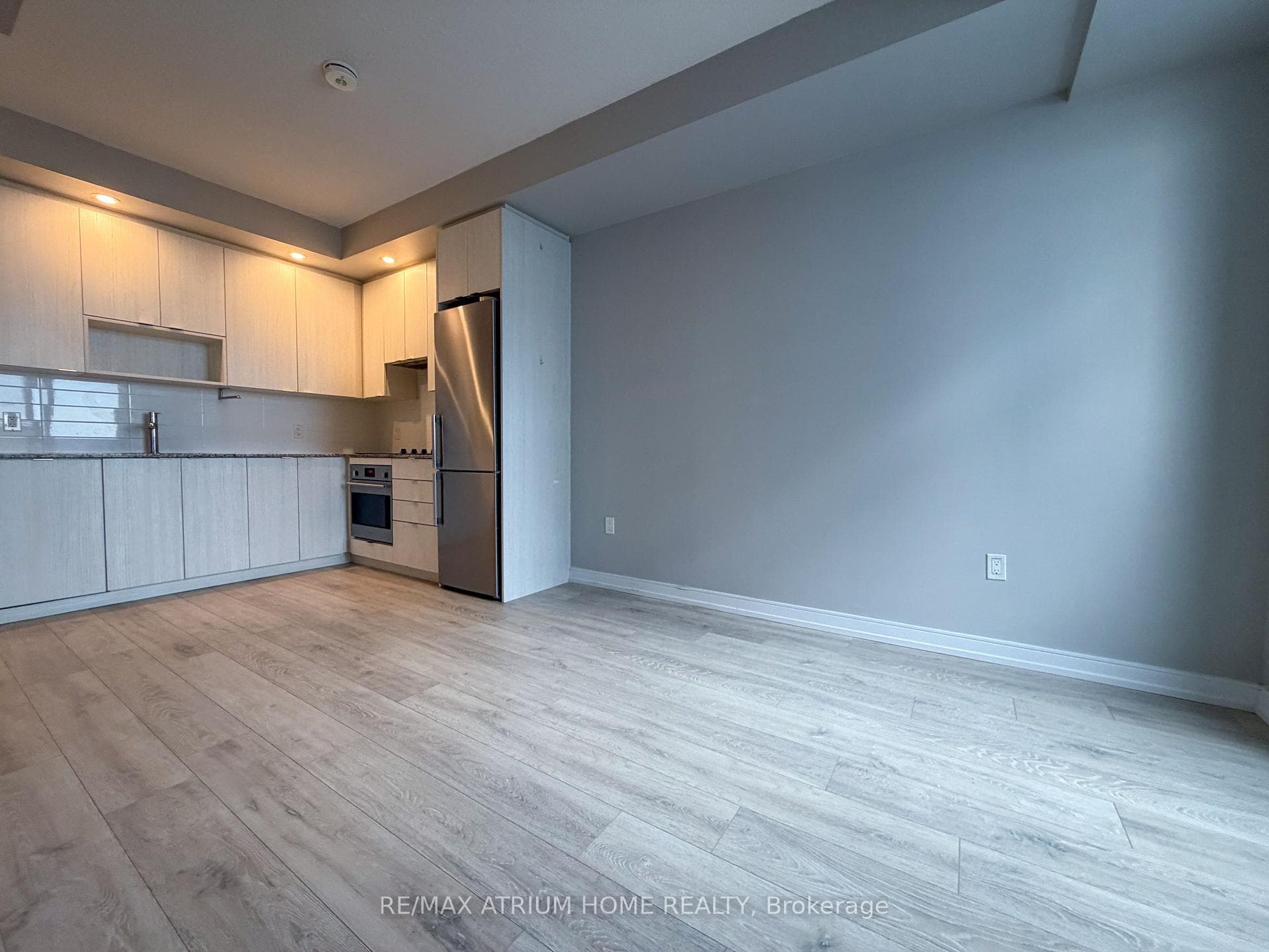 225 Village Green Square Unit 2705 photo 10