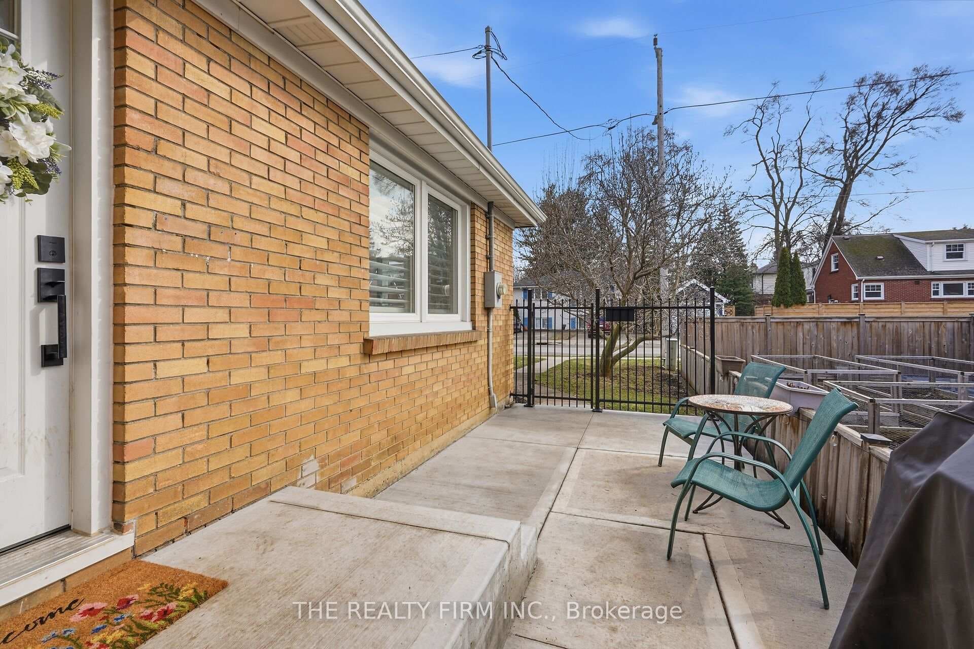 424 Hickson Avenue photo 6