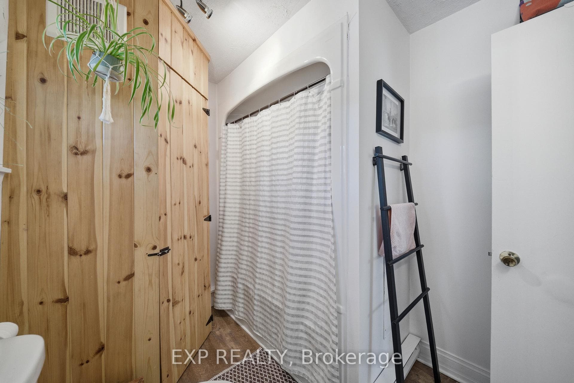 1490 PLANTAGENET CONCESSION 3 N/A photo 19