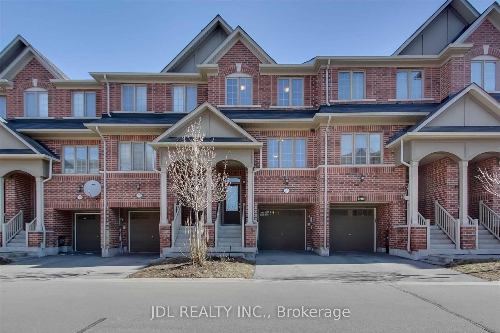 1374 Granrock Crescent photo 1