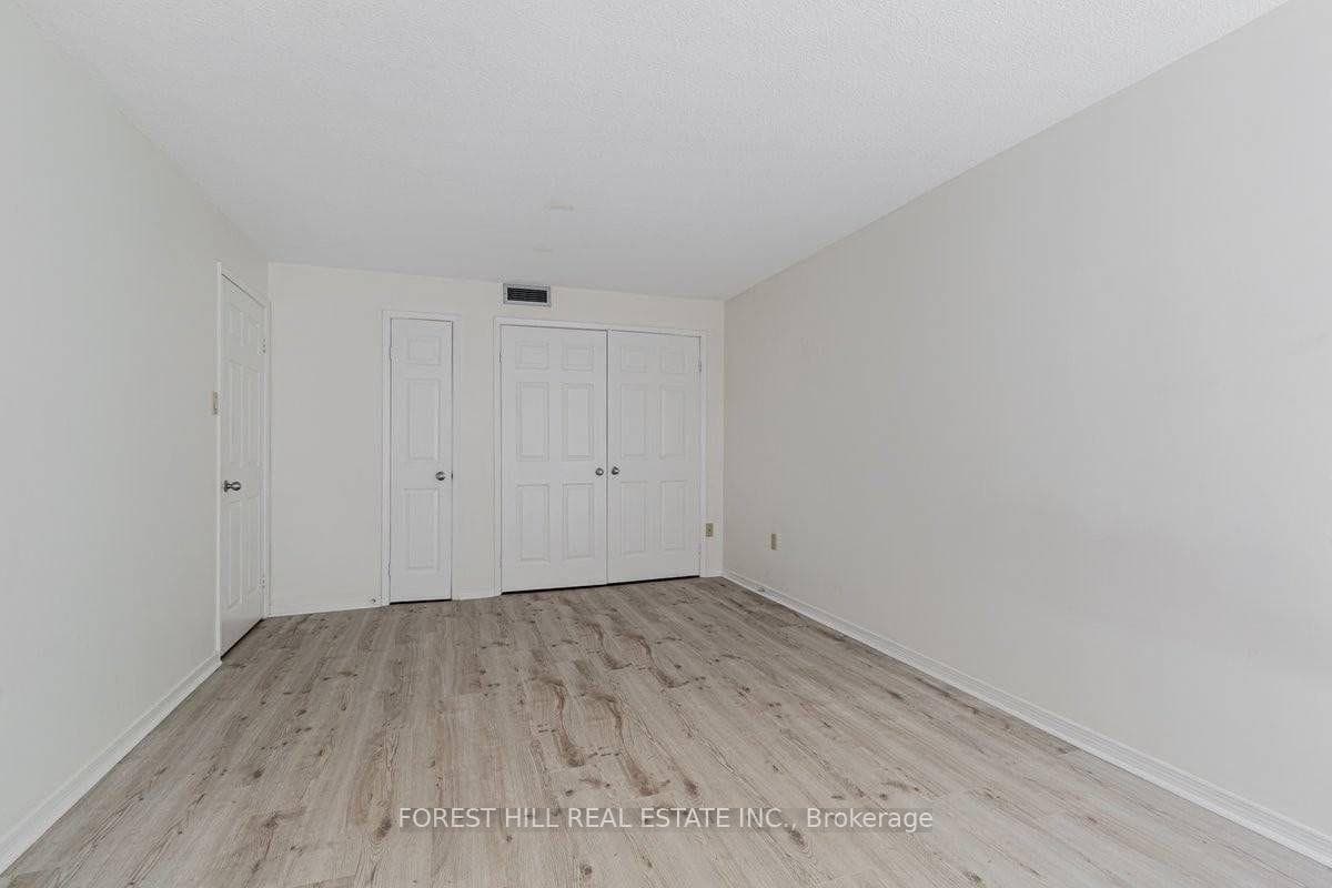 360 Bloor Street Unit 910 photo 18