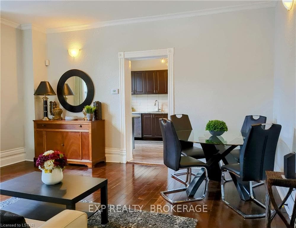 158 CLARENCE Street photo 7