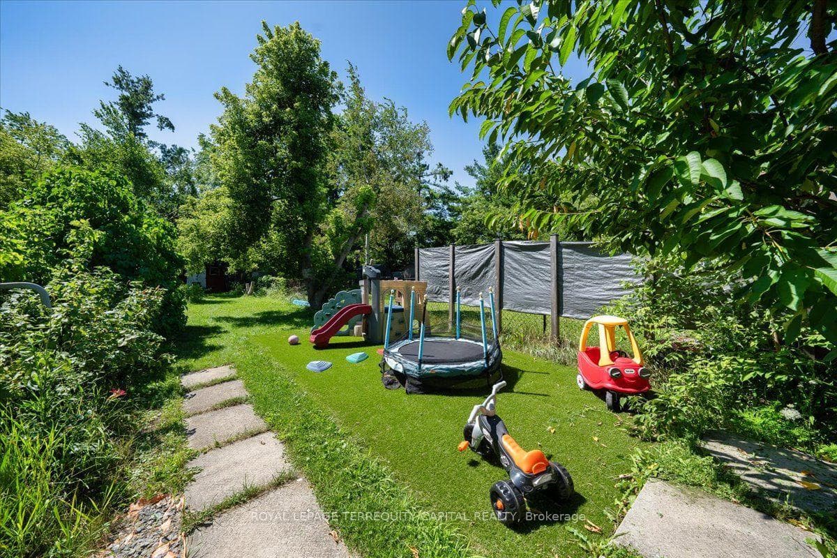 9 Seymour Crescent photo 50