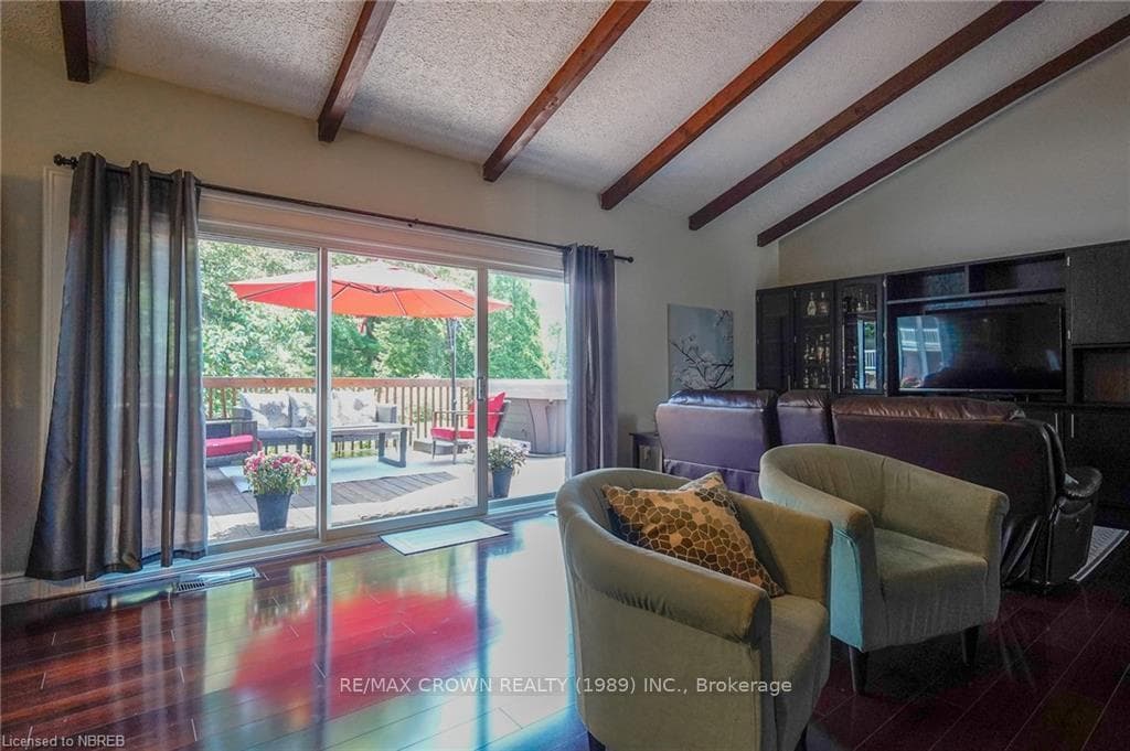 387 MCKEE Drive photo 8