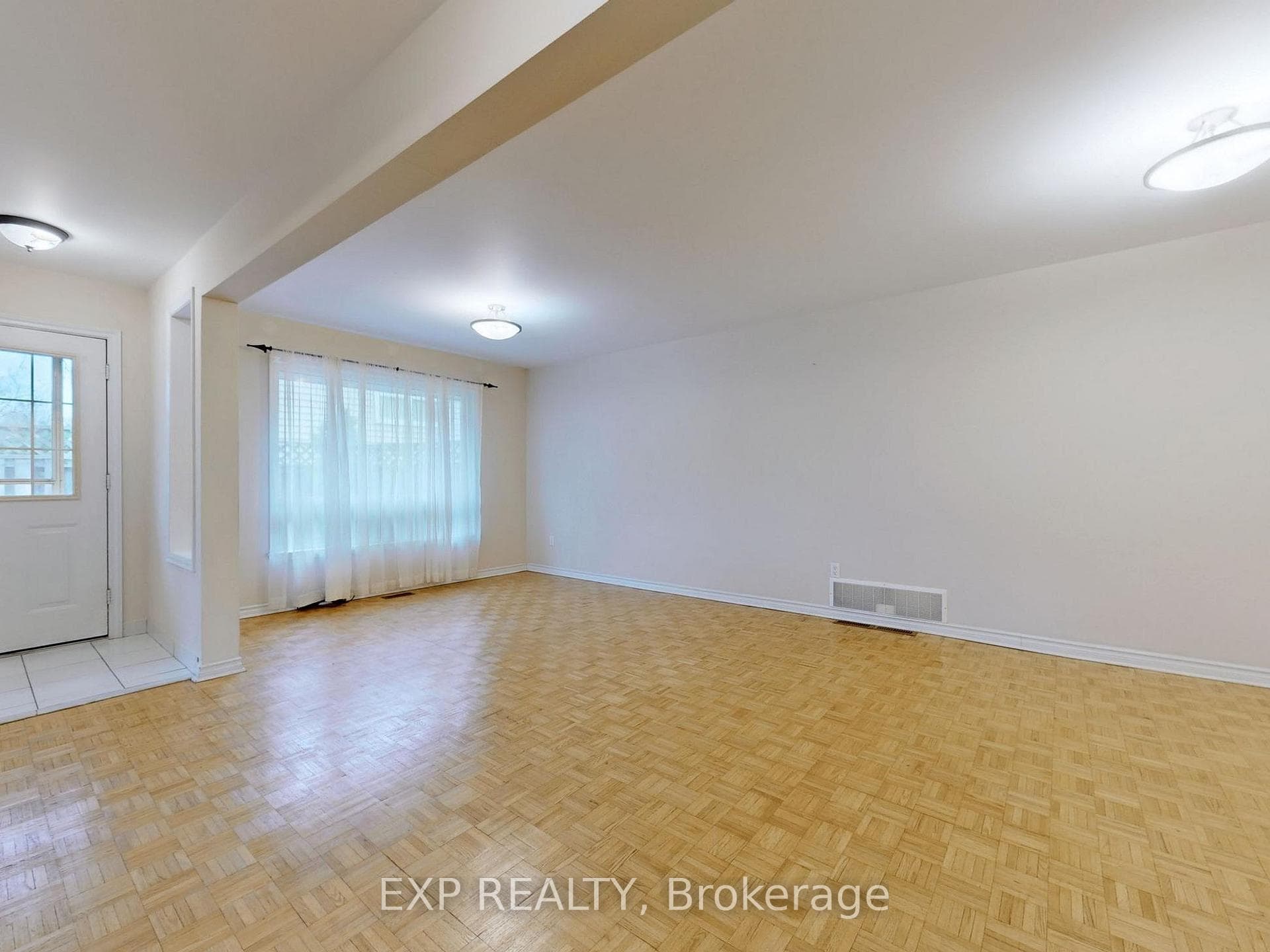 239 Avenue Road photo 5