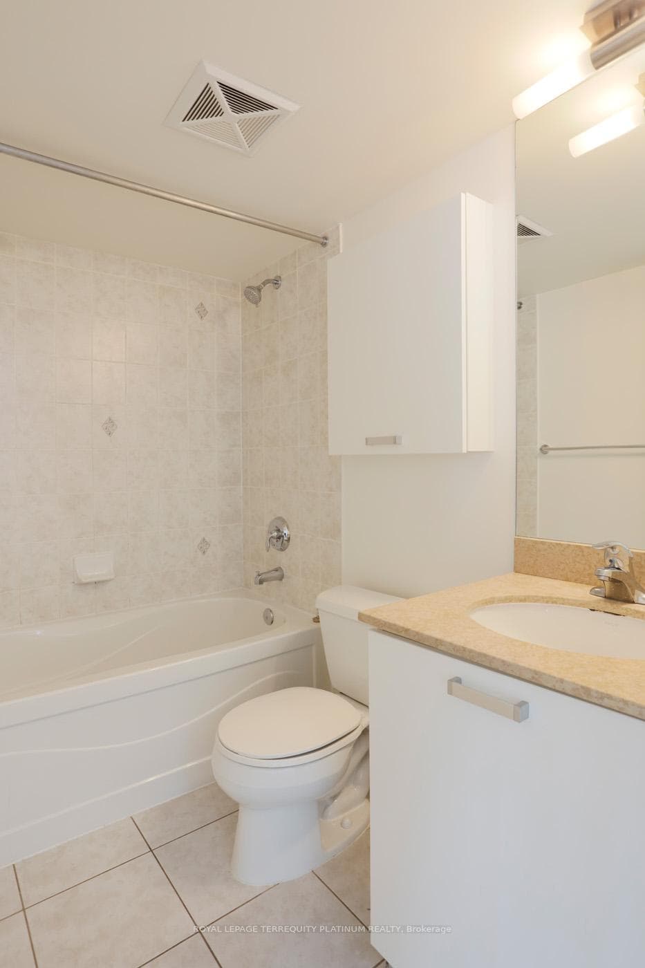 37 Grosvenor Street Unit 806 photo 7