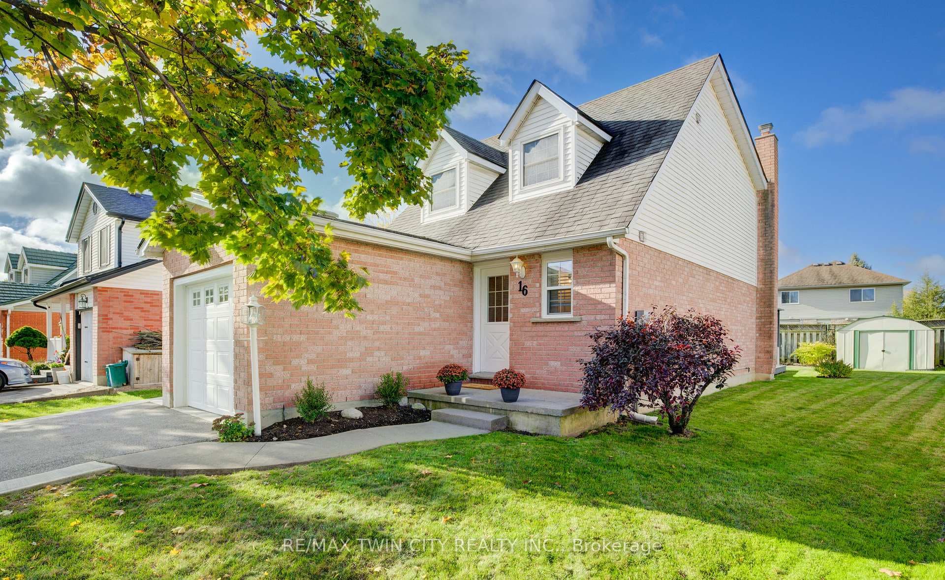 16 Edgemere Drive photo 2
